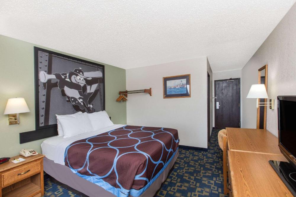 Queen Room - Mobility Accessible/Non-Smoking interior