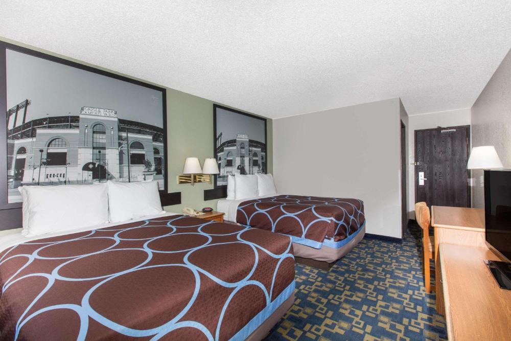 Queen Room with Two Queen Beds - Non-Smoking interior